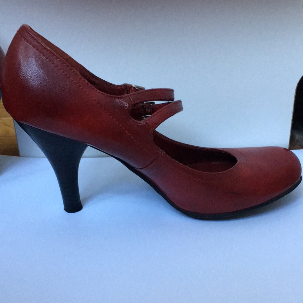 Red Heels - Picture 5 of 8